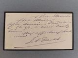 gros plan d'une feuille de papier sur laquelle on peut lire une écriture manuscrite
