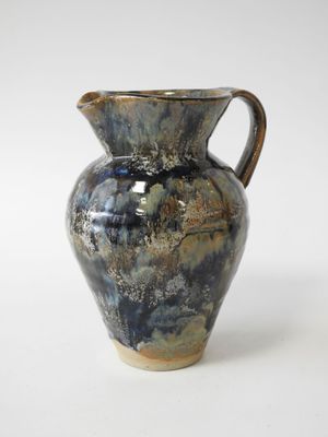 LA BORNE Pichet ventru à une anse détachée et col pincé en g…