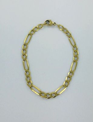 un bracelet en chaîne d'or avec un maillon