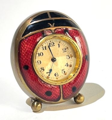 Pendulette de voyage figurant une coccinelle à décor émaillée. XXe siè - Photo 1