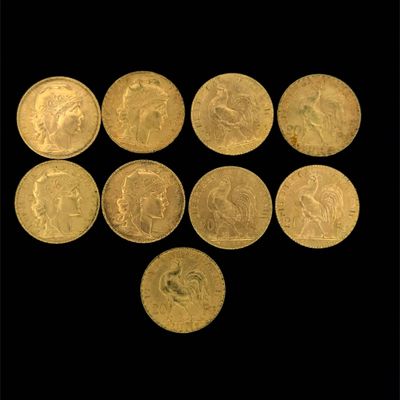 six souverains d'or de tailles et de formes diverses
