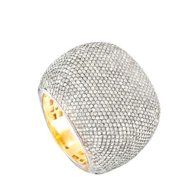 une bague en or blanc et diamants