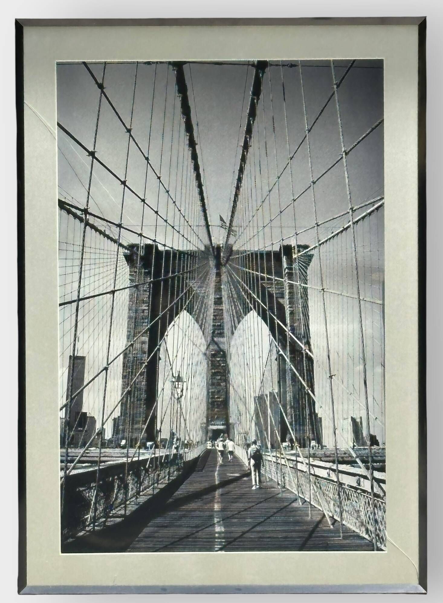 Pont de Brooklyn - NYC Photographie en noir et blanc. Signé en bas à droite, situé en bas à gauche 87 x 58 cm (verre ...
