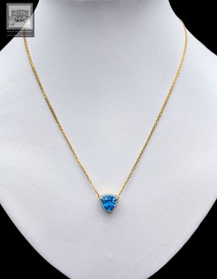Pendentif Poire, orné d'une Topaze de 2.40 cts dans un entou…