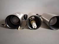 Trois luminaires cylindriques en métal brossé. (photo 2)