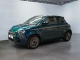 une photo d'une petite voiture bleue dans un showroom