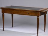 une petite table avec un plateau en verre et deux tiroirs