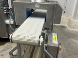 a conveyor belt with a conveyor belt attached to it