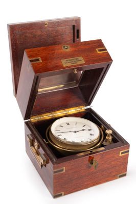 MONTREMO : MONTRE de bord en laiton à balancier stabilisateur, dans so - Photo 1