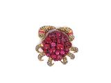 un gros plan d'une broche rouge et blanche sur fond blanc