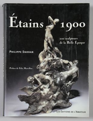 une image représentant un livre sur lequel est posée une statue