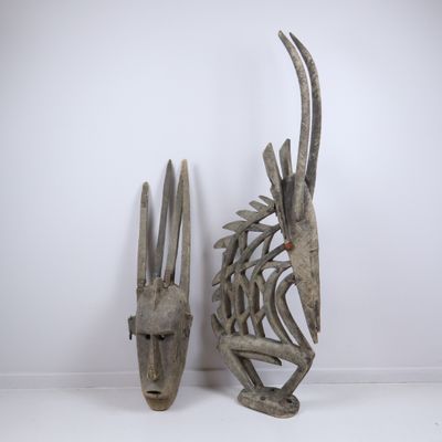 paire de sculptures africaines en bois sculpté représentant un oiseau et une tête d'homme
