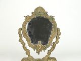une image représentant un miroir sur un pied, avec un miroir au centre