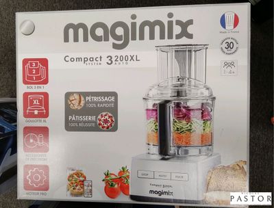 une boîte sur laquelle figure l'image d'un robot ménager