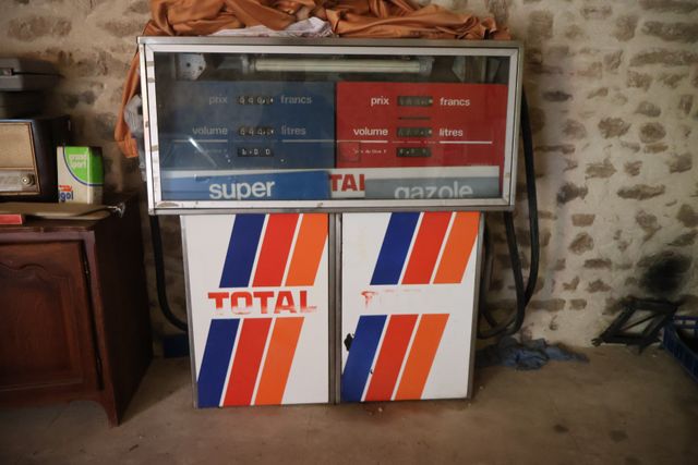 Pompe à essence double TOTAL en l’état