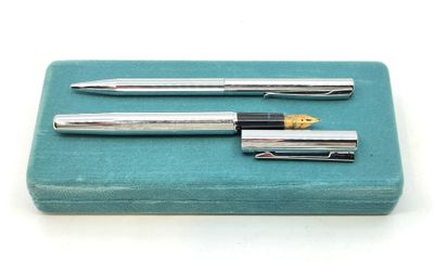 WATERMAN. Ensemble de deux stylos en métal argenté à pans coupés compr - Photo 1