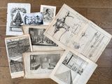 une pile de vieux livres posée par terre à côté d'une paire de chaussures