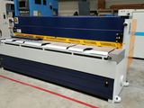 une image représentant une grande machine installée dans une pièce