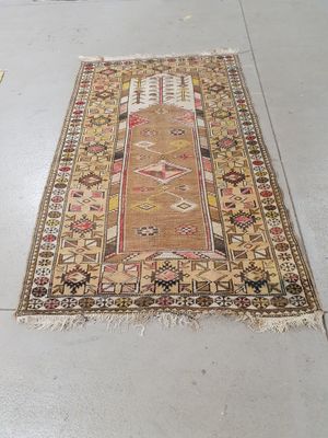 a rug on the floor on the concrete floor