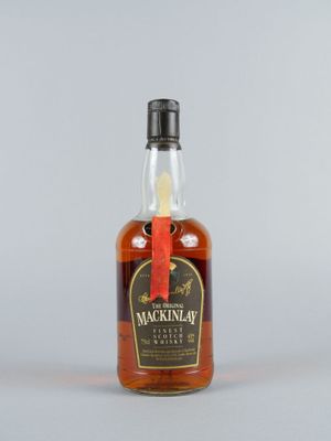 le dos d'une bouteille de whisky single malt Mackin's