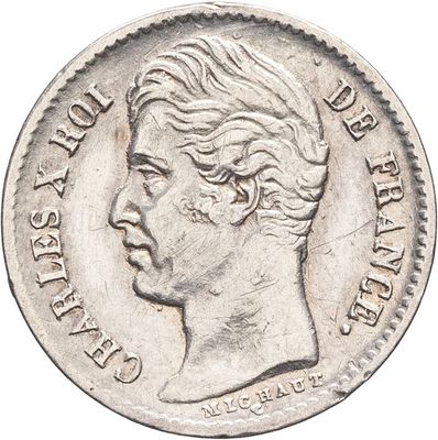 gros plan d'une pièce de monnaie sur laquelle figure un visage de femme