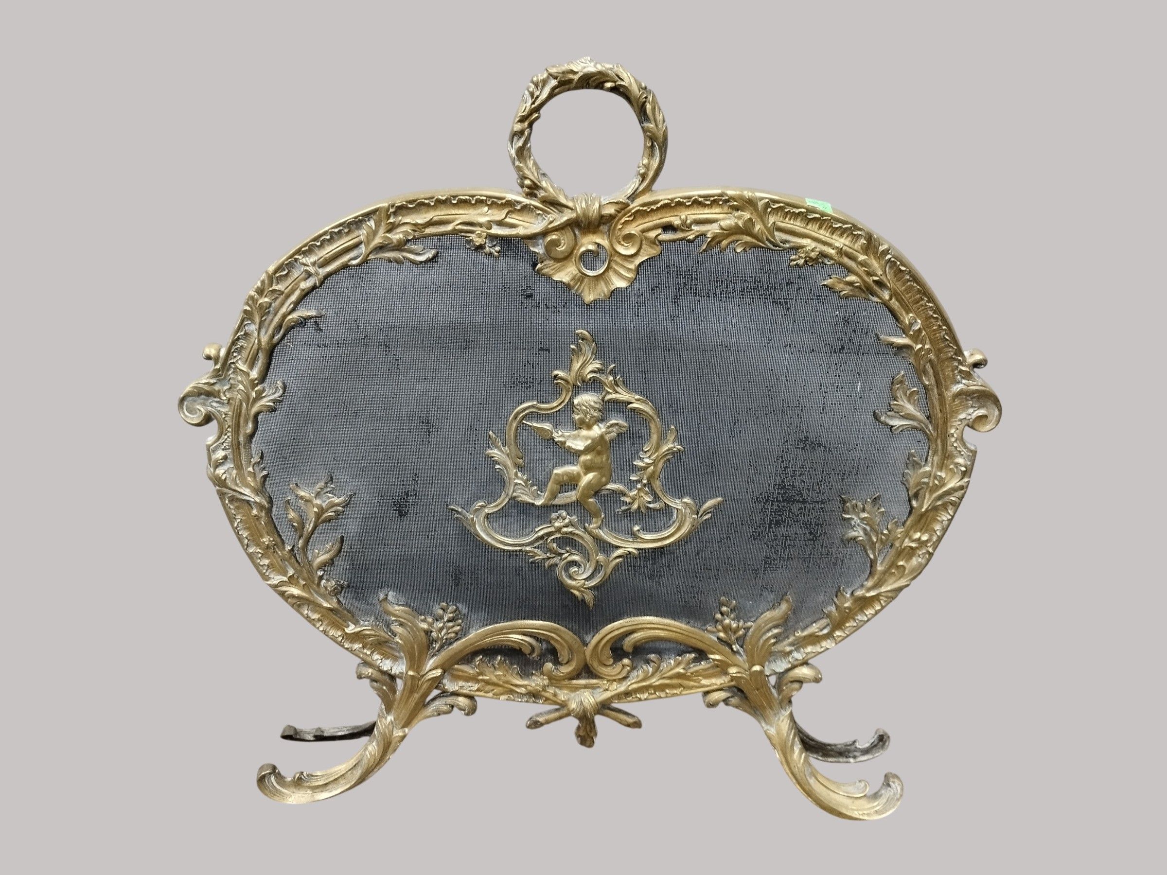 Ecran de cheminée en bronze de style Louis XV à decor d'ange…