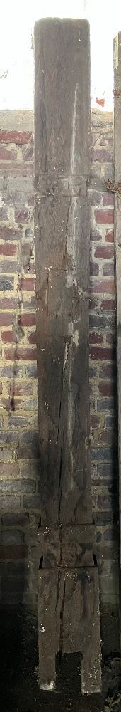 Elément de plafond ou mur en chêne sculpté.