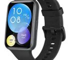 une montre connectée noire sur fond blanc