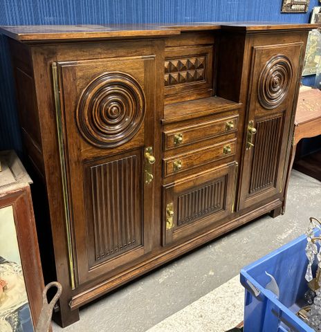 Buffet de style Art déco en bois massif à motif de galettes sur l
