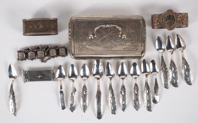 Ensemble en argent comprenant : - 13 différentes petites cui… - Photo 1