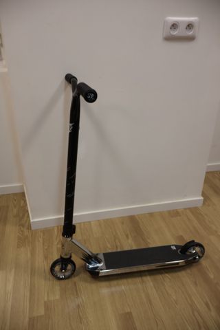 Trottinette VERSATYL BLOODY MARY V2 S2S. Neuf. Possibilité d’envo...