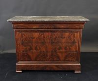 Commode en acajou ouvrant par un tiroir en ceinture et 3 tir…