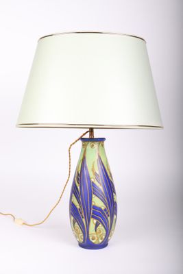 a lamp that is sitting on a table next to a lamp shade