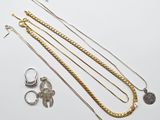 une collection de bijoux comprenant un collier, des boucles d'oreilles et une bague