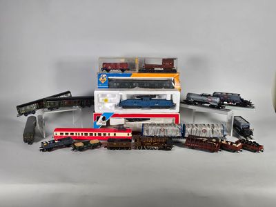 HO. Onze wagons de marchandises ROCO, FLEISCHMAN, LILIPUT, une automot