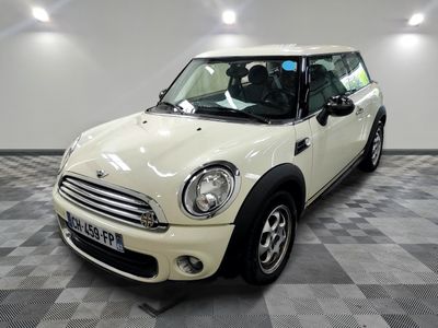 une photo d'une Mini Cooper blanche, Cooper, Cooper, Cooper, Cooper, Cooper, Cooper, Cooper, Cooper, Cooper, Cooper, Cooper, Cooper, Cooper, Cooper, Cooper