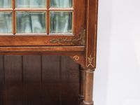 Petit buffet à hauteur d'appui en bois mouluré, sculpté et p… (photo 6)