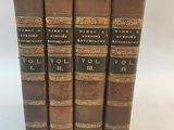 un ensemble de quatre vieux livres superposés