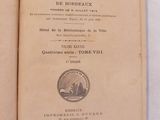 un livre ouvert sur lequel figure l'image d'un bateau