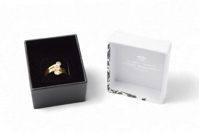 Bague à double corps en or jaune 18K (750) sertie clos de tr…