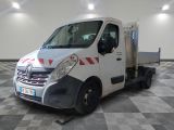 un camion blanc avec une bande rouge sur le côté