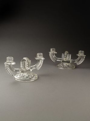 Paire de BOUGEOIRS à deux bras de lumières