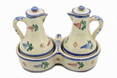 MALICORNE Huilier-vinaigrier en faïence émaillée polychrome …