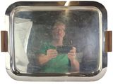 reflet d'une femme en train de se prendre en photo dans un miroir