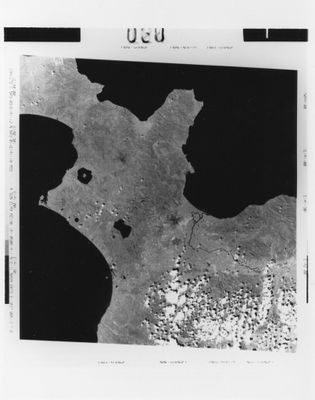 une vieille photo en noir et blanc représentant une carte des États-Unis