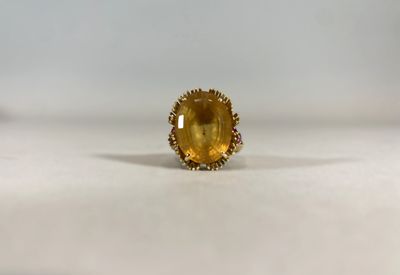 Bague en or jaune 750 millièmes, sertie d'une citrine ou top…