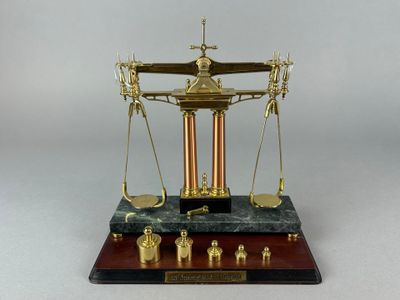 une image représentant une balance sur laquelle est posée une autre balance