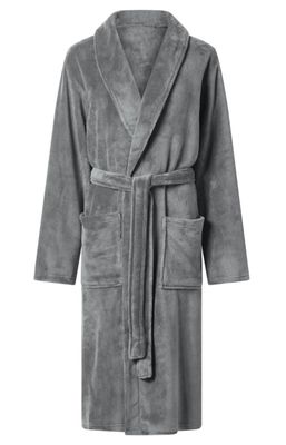 une robe grise avec une ceinture à la taille