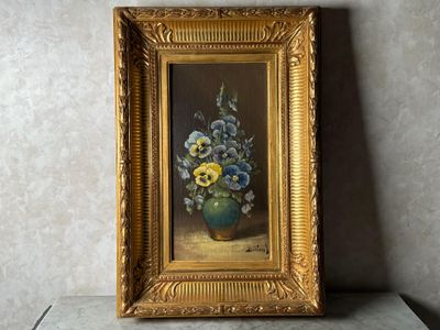 une peinture de fleurs dans un vase sur une table