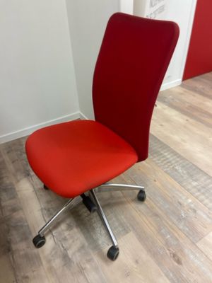 3 chaises de bureau en tissu, piétement métallique - Photo 1